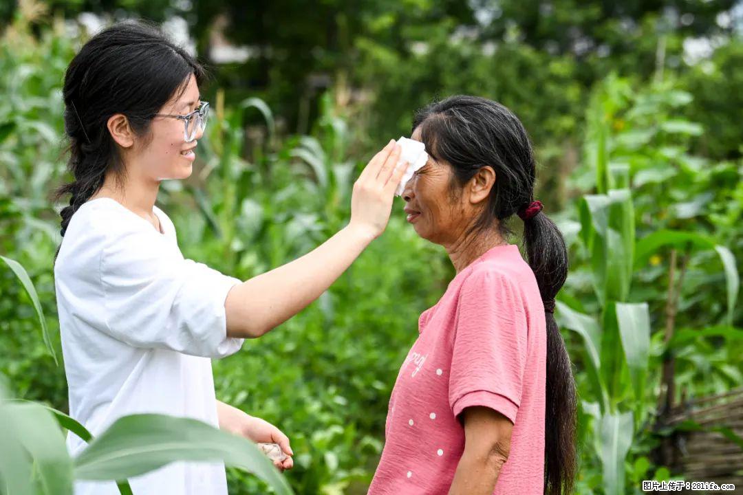 全网追的“扁担女孩”,找了一份暑假工,时薪12元 - 自贡生活资讯 - 自贡28生活网 zg.28life.com
